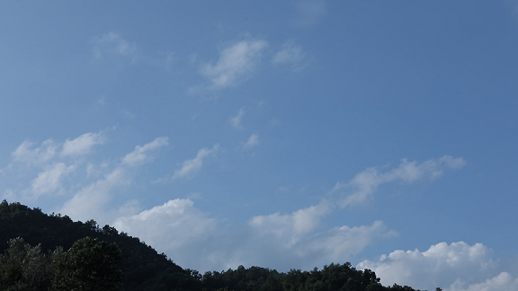 구름이 흘러가는 하늘 F17 이미지