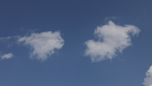 구름이 흘러가는 하늘 F64 이미지