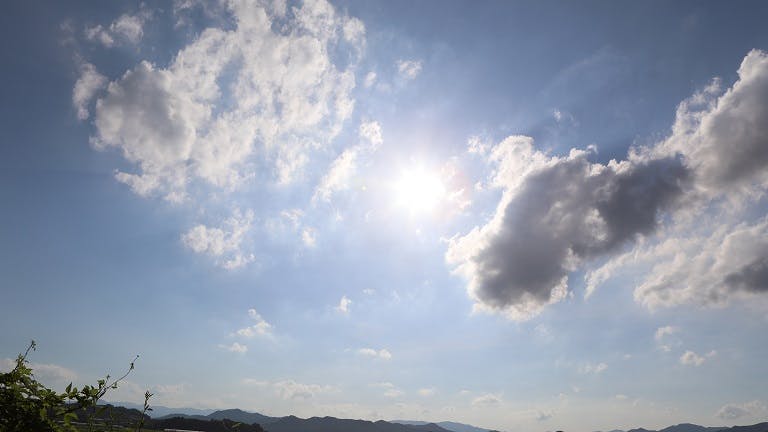 구름이 떠있는 하늘 F5 이미지